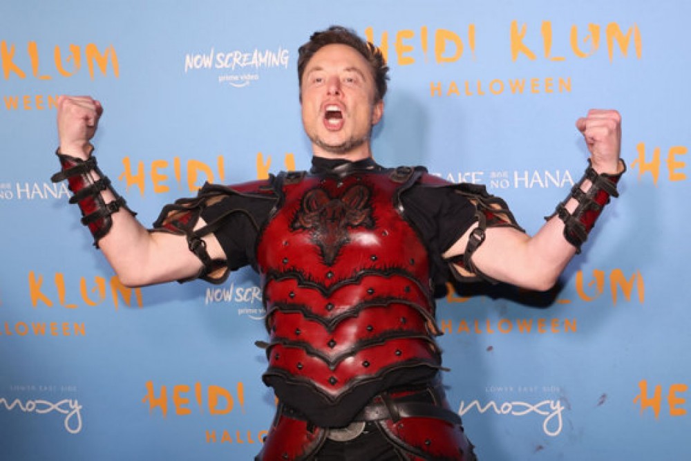 Elon Musk şi-a recâştigat titlul de cel mai bogat om din lume